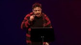 Mi hija quiere entender el sistema financiero | Hernan Casciari | TEDxMontevideo